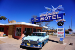 Le Blue Swallow Motel