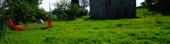 La maison Cantabella èa Montappone avec son jardin